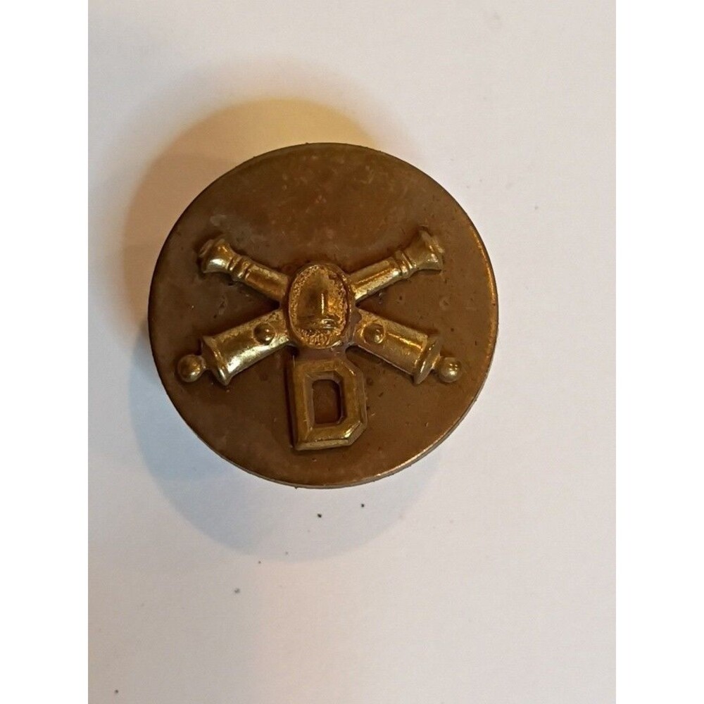 WW1, WWII US Army Military Artillery Co D Enlisted Collar Disc Device Screw Back